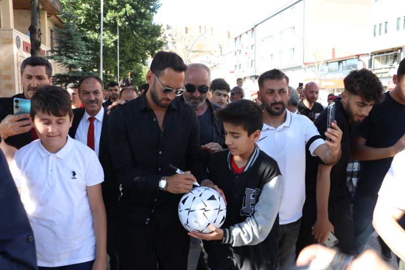 Milli futbolcu Hakan Çalhanoğlu, memleketi Bayburt