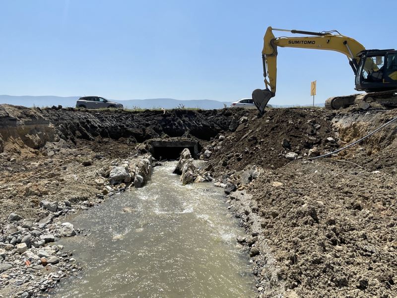 Su taşkınlarında hasara uğrayan D-100 kara yolu Bolu kesiminde çalışma başlatıldı