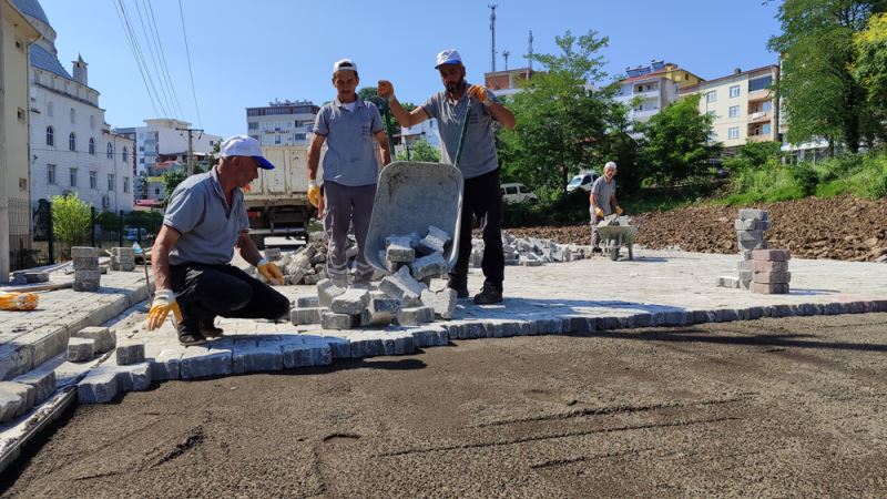 Salıpazarı Belediyesi kilitli parke yapım çalışmalarını sürdürüyor