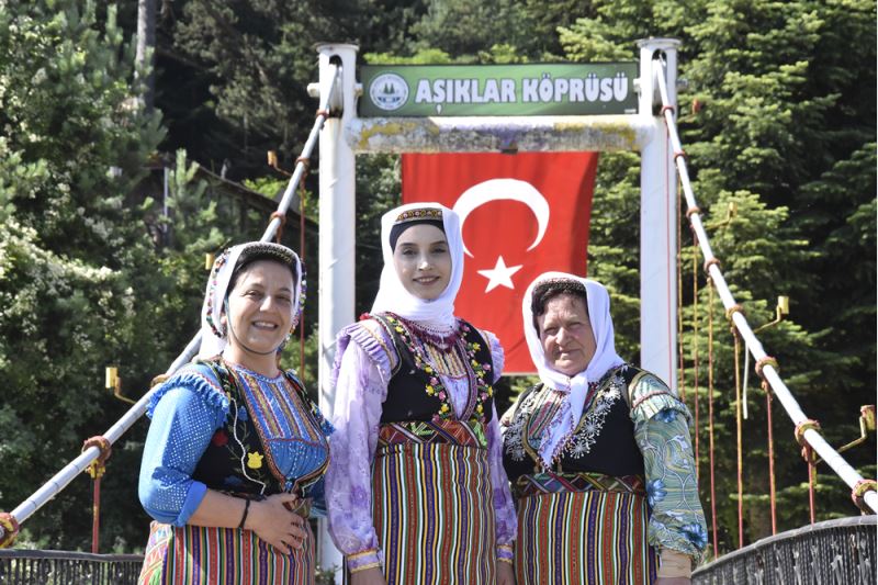 Azdavay Kaymakamı Kaygusuz, ilçeden coğrafi işaretli giysileri giyerek ayrıldı