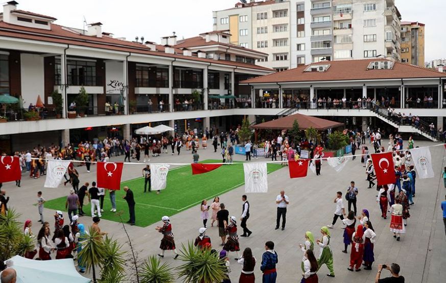 Akçaabat’ta festival kapsamında el sanatları ve resim sergisi yapıldı