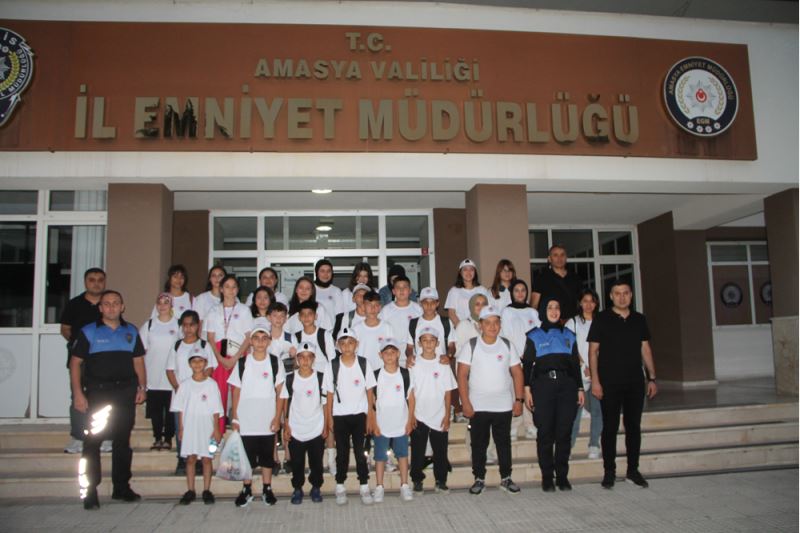 Amasya polisinden öğrencilere İstanbul gezisi