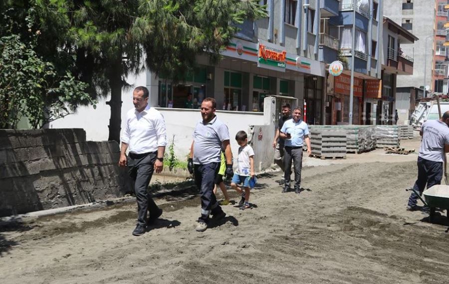 Akçaabat Belediyesi, şehrin tüm mahallelerinde ihtiyaca yönelik çalışmalarına hız kesmeden devam ediyor