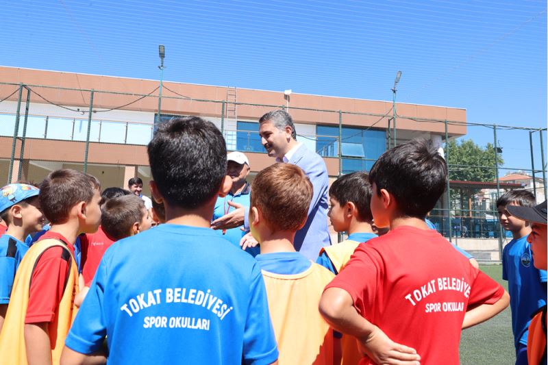 Tokat Belediye Başkanı Eroğlu, spor kompleksinde incelemede bulundu