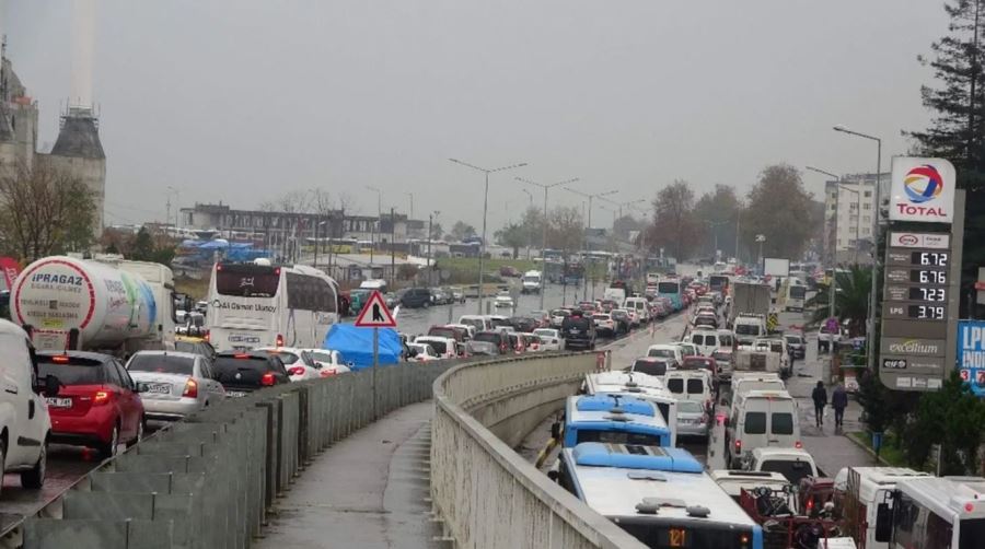  Trabzon Büyükşehir Belediye Başkanı Zorluoğlu;Trafik Sorunu için Açıklama Yaptı!