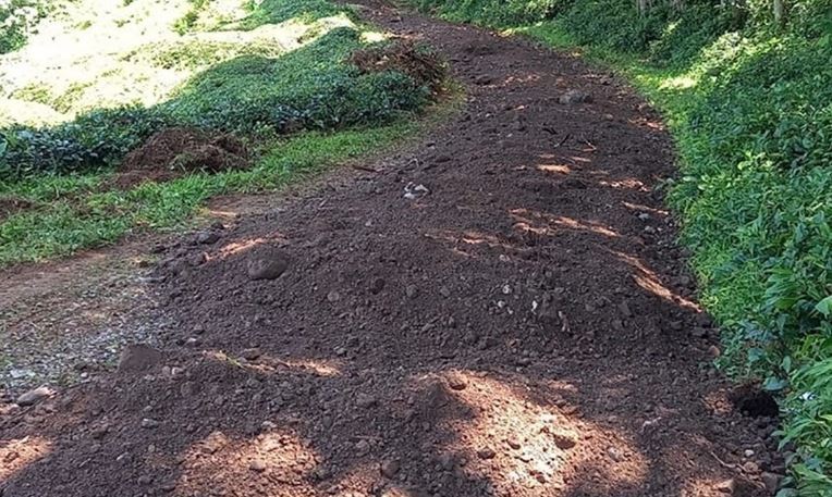 Kemalpaşa ilçesi Köprücü Köyü yol bakım-onarım ve ham yol çalışmaları başladı