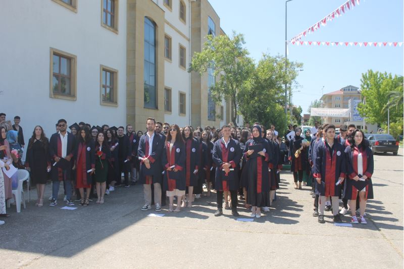 OMÜ İletişim Fakültesinde mezuniyet töreni düzenlendi