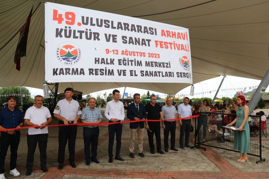 Festival Bünyesinde Hazırlanan Karma Resim ve El Sanatları Sergisinin Açılışı Yapıldı