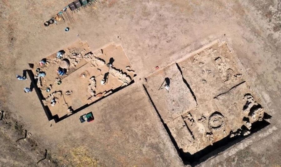 Kazıda saray benzeri yapı ve tahıl küpleri bulundu