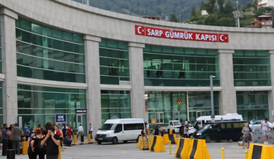 Çelebi Batum-Hopa-Trabzon gemi seferleriyle bu yoğunluğun azaltılabileceğini vurguladı