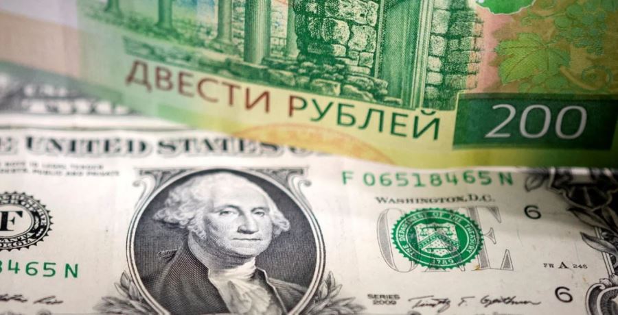 Dolar/ruble paritesi  ilk defa 100’ü geçti