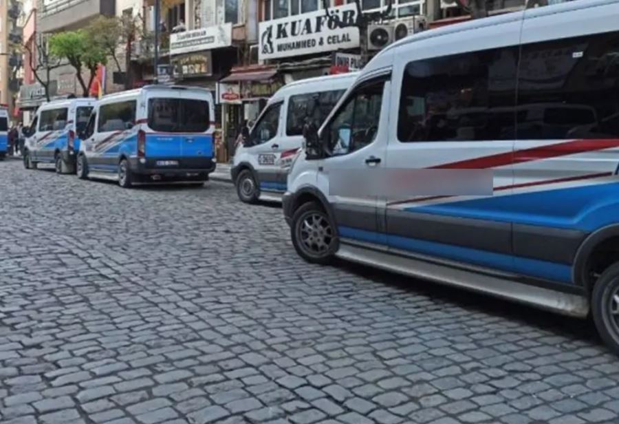  Dayı, dolmuşta yaşadığı bir olayı paylaşarak eleştiride bulundu