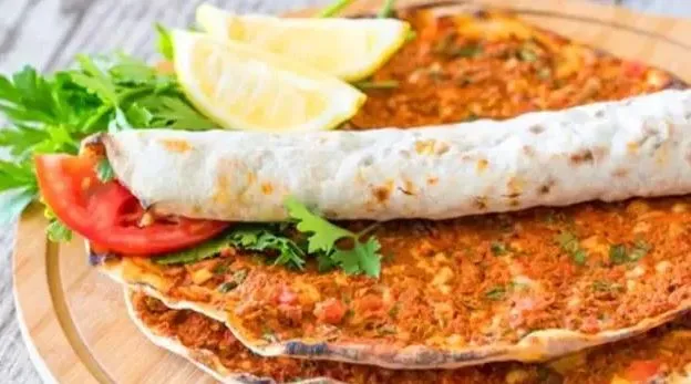 Pratik lahmacun hamuru ve harcı nasıl yapılır, malzemeleri neler?