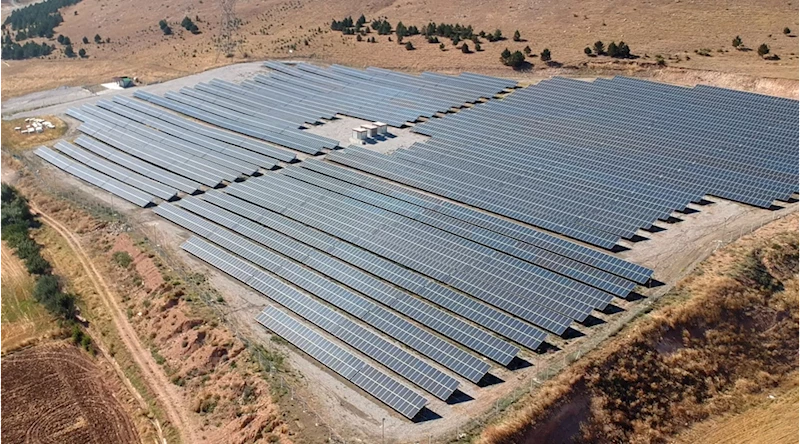 Zile Belediyesi güneşten hem elektriğini sağlıyor hem gelir elde ediyor