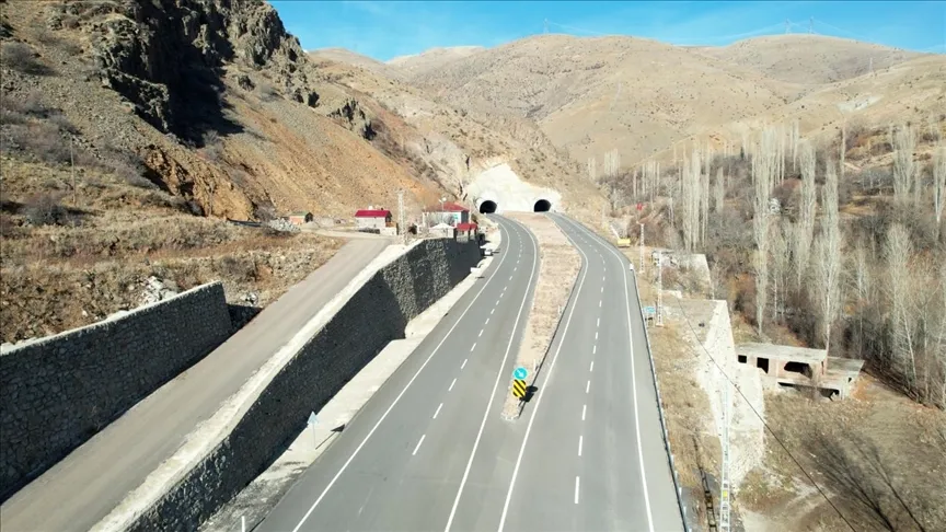  İspir-Erzurum Karayolunda Dar Yol Tehlikesi: Vatandaşlar Yetkililere Seslendi