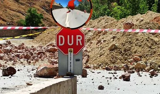 Bayburt Şehir Merkezinde Araç ve Yaya Yolları Ulaşıma Kapatıldı!