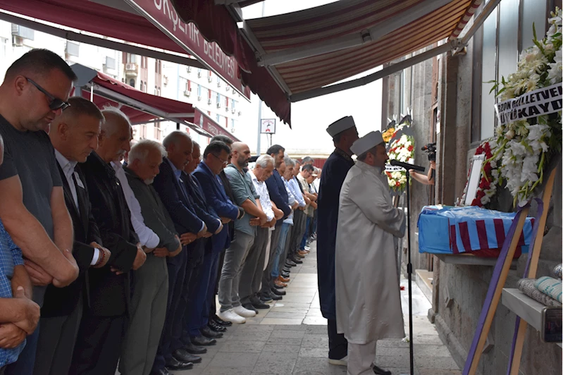 Trabzonspor Kulübünün kurucu üyelerinden Nizamettin Algan, son yolculuğuna uğurlandı