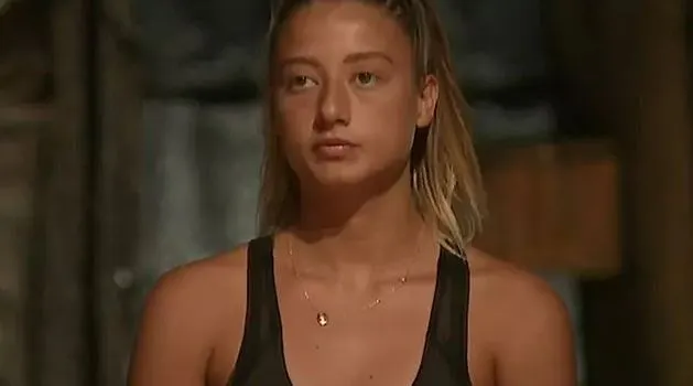 Survivor Yarışmasıyla Tanınan Aleyna Kalaycıoğlu Bir Süredir Şarkıcılık Yapıyor!