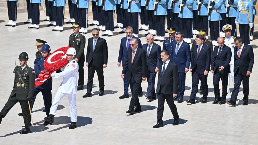 YAŞ üyeleri Anıtkabir