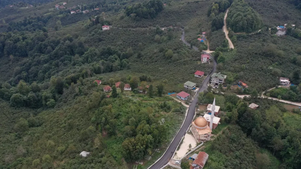 KUMRU’DA SICAK ASFALT SEFERBERLİĞİ SÜRÜYOR