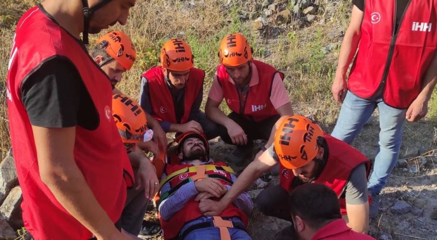 İHH Artvin Şubesi tarafından kurulan arama kurtarma ekibi gerçeği aratmayan tatbikata imza attı