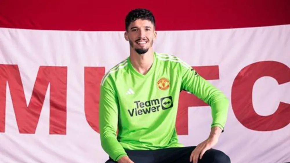 Altay Bayındır  Manchester United