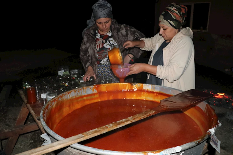 Havzalı kadınlar kış hazırlığı için kuşburnu marmeladı yaptı 