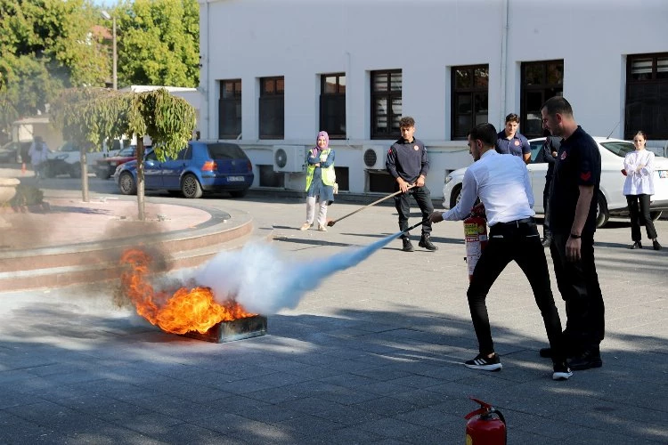 Sakarya Büyükşehir personeli ‘ateşe müdahaleyi’ öğrendi