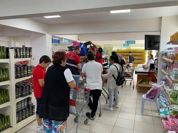 SOSYAL MARKET ÖĞRENCİLERE KAPILARINI AÇTI