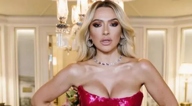 Hadise pozlarıyla beğeni topladı! O detay dikkat çekti! 