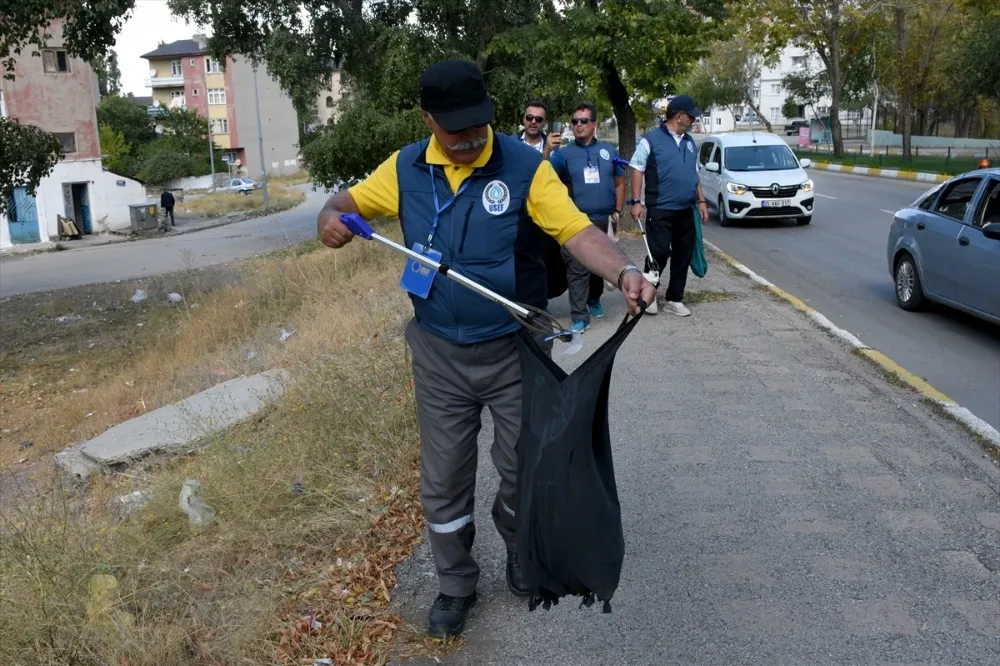 Ulusal Su Elçileri Federasyonu, plastik çöp toplama yürüyüşünü Erzurum