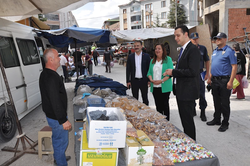 Kaymakam Büyükkaymakcı ve Belediye Başkanı Özyol pazar yerini ziyaret etti