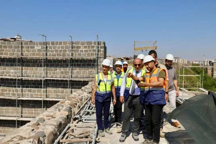 Urfa Kapı’da restorasyon çalışmaların sürüyor