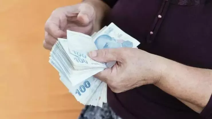 3,3 milyar TL yaşlı ve engelli aylıklarını hesaplara yatırıldı!