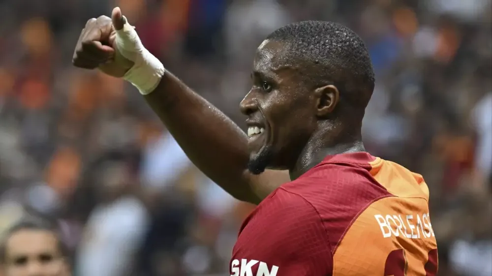 Wilfried Zaha geri dönmek için çok çalışıyor