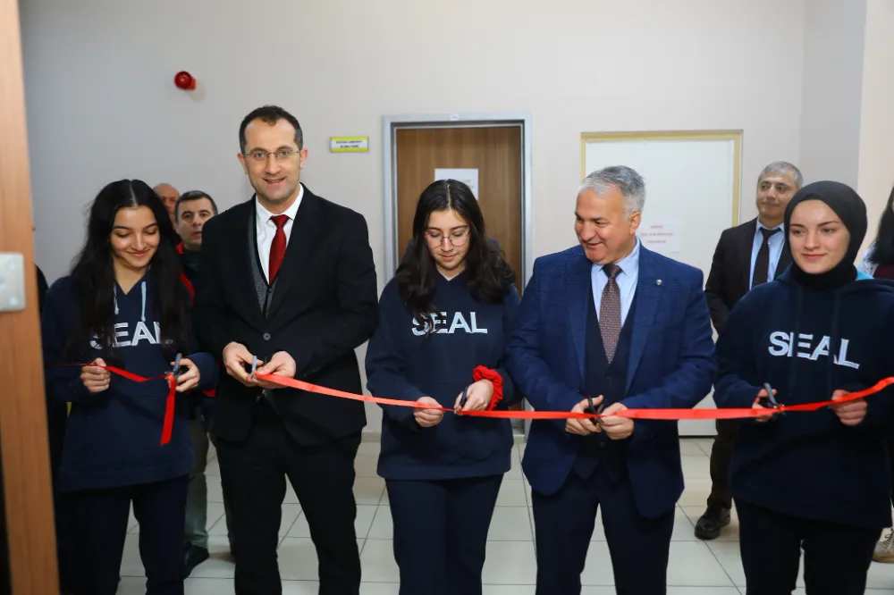 Akçaabat Kaymakamı Ramazan Kurtyemez ve Belediye Başkanı Osman Nuri Ekim, Söğütlü Esentepe Anadolu Lisesi