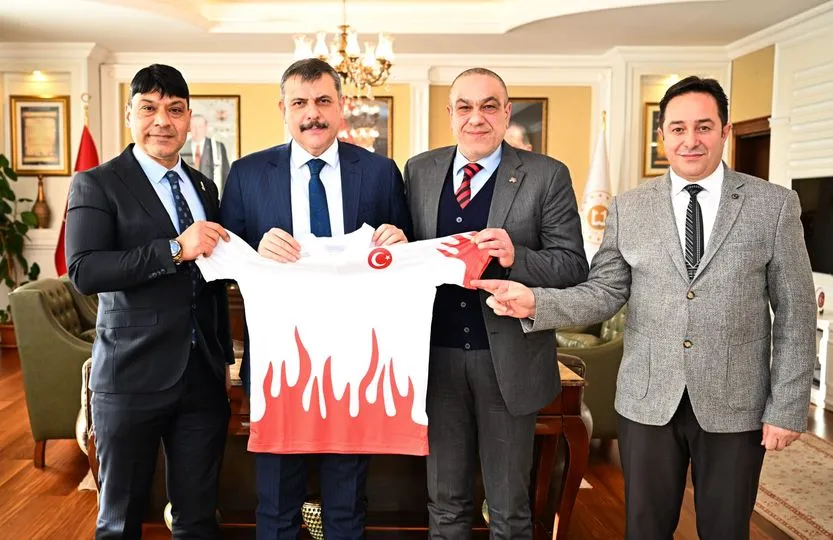 Erzurum Valisi Mustafa Çiftçi, Dünya Gençlik ve Spor Konfederasyonu İl Başkanı ve Boks Milli Takım Baş Antrenörü ile Buluştu