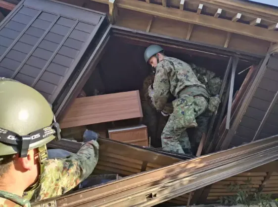 Japonya ordusu, 10 bin personelle deprem bölgesinde