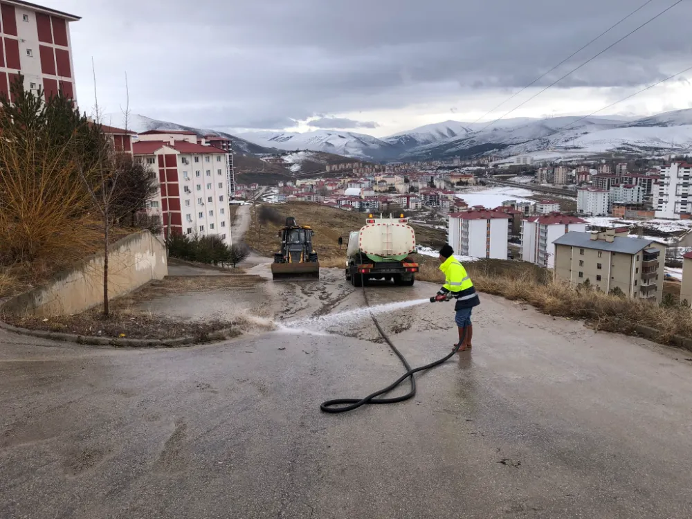 Bayburt Belediyesi, Sıcak Hava İmkanını Değerlendiriyor: Şingah Mahallesi