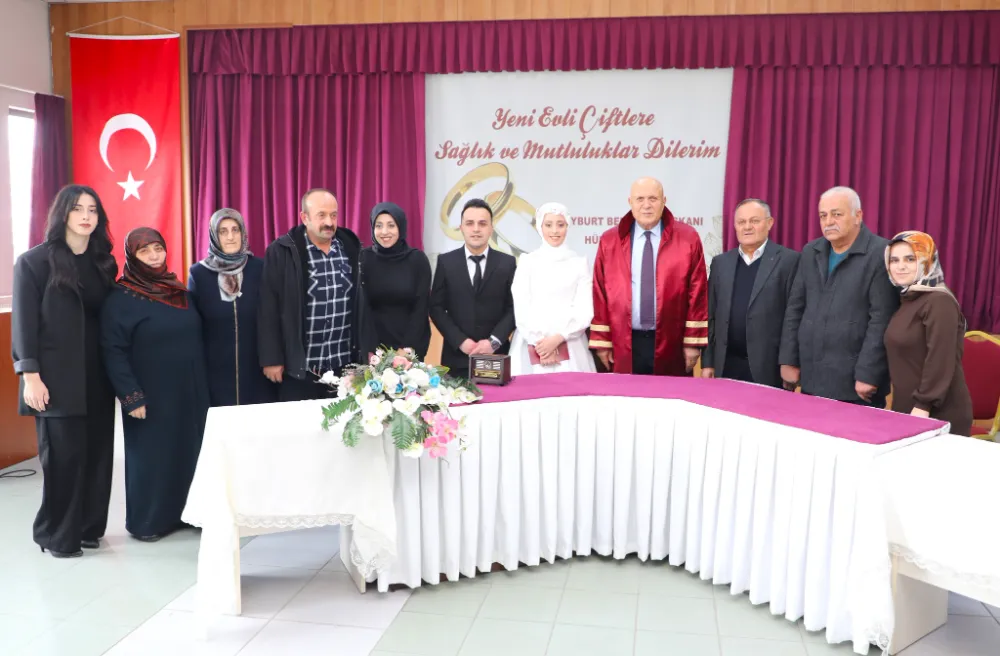 Bayburt Belediye Başkanı Hükmü Pekmezci, Aleyna Devalioğlu ve Serkan Tan Çiftinin Nikahını Kıydı