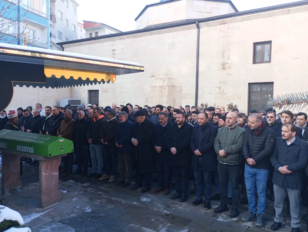 Bayburt Belediye Başkanı Hükmü Pekmezci, Nihal Bırnı İçin Cenaze Namazına Katıldı