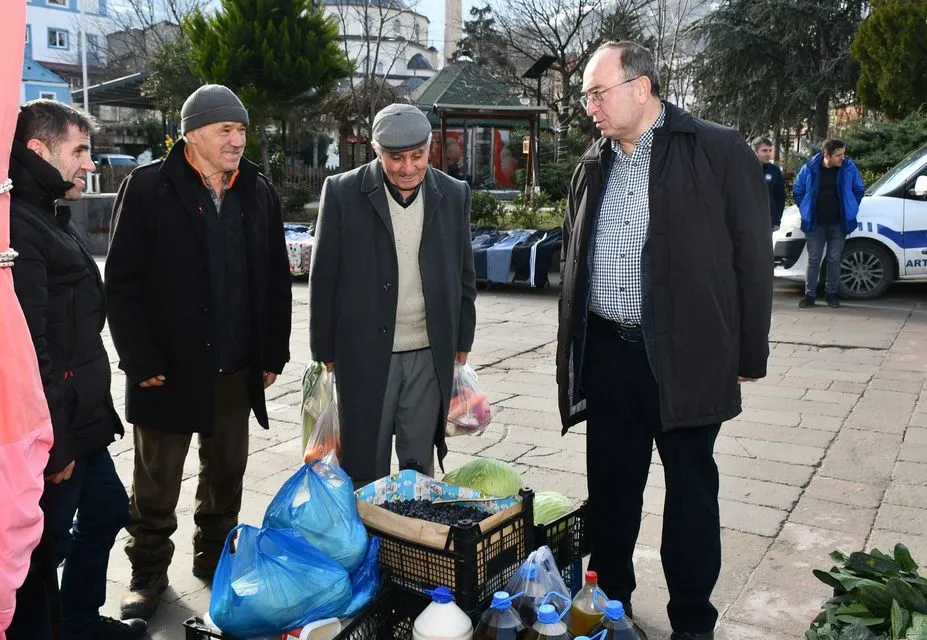 ARTVİN BELEDİYE BAŞKANI ELÇİN, HAFTALIK SEMT PAZARINI ZİYARET ETTİ