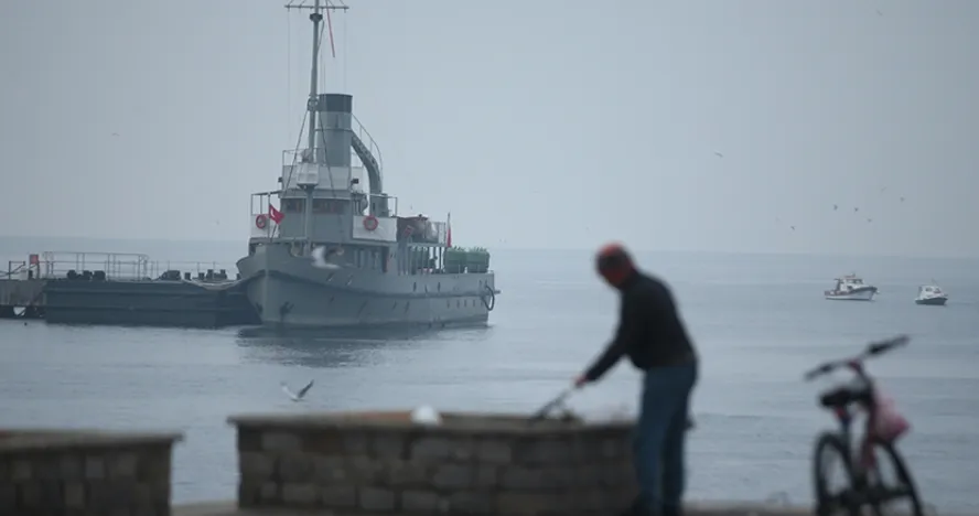 Çanakkale Boğazı yoğun sis nedeniyle transit gemi geçişlerine kapatıldı