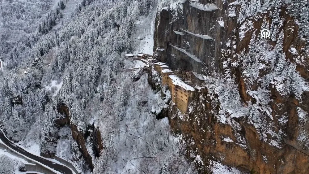 Sümela Manastırı ve çevresi Beyaza Büründü