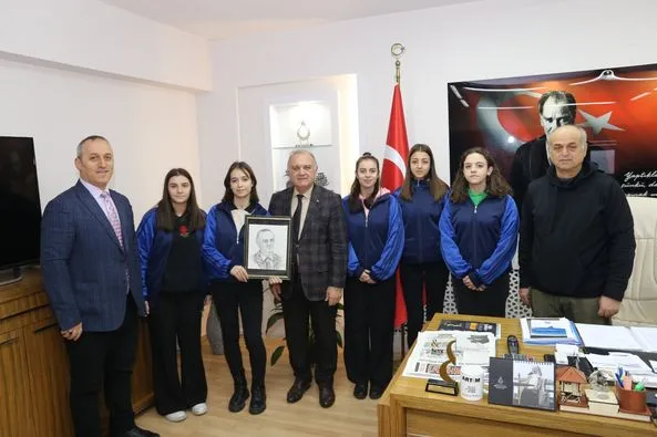 Arhavi Belediye Başkanına Voleybolculardan Teşekkür