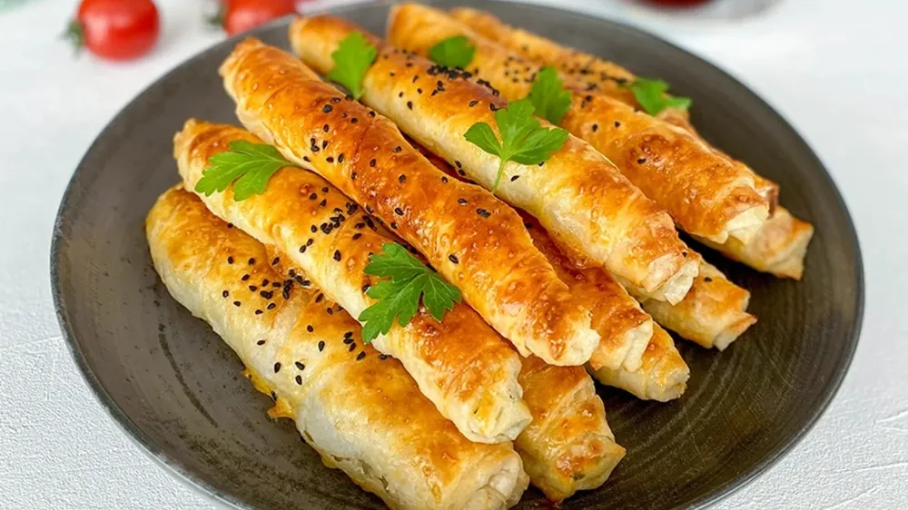 Börek severlere müjde: El açması tadında Unlu Sirkeli Börek tarifi