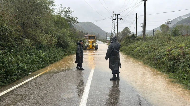 Bartın Irmağı’nın taşma riskine kum çuvallı bariyer önlemi (3)