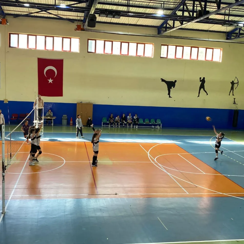 Borçka’da Amatör Spor Haftası Coşkusu: Gençler Voleybol Turnuvası Gerçekleşti