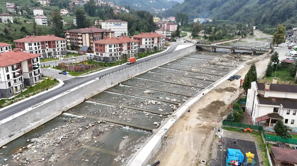 Rize Güneysu ve Çayeli İlçelerinde Taşkın Kontrol ve Köprü İnşaatlarının İlerleyişi Yerinde İncelendi