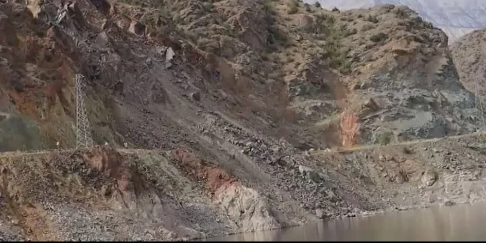 Heyelanın kapattığı Oltu-Artvin yolu 45 gündür açılmadı. Vatandaş isyan etti: 